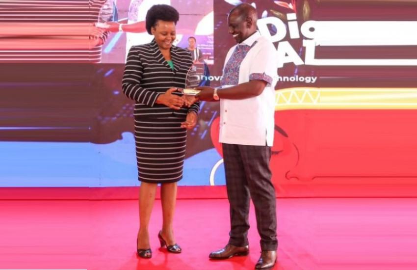 President William Ruto presents Financial Inclusion Award to WEE Hub's Prof Mary Kinoti