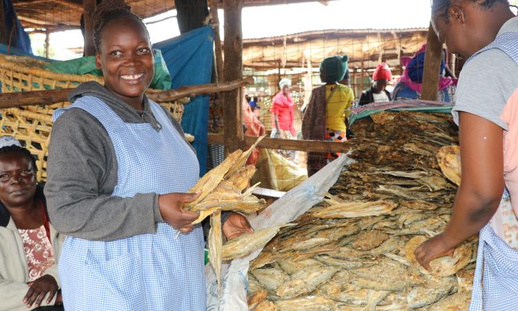 Veronica at the Busia market